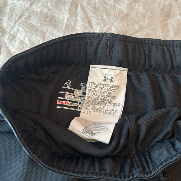 Under Armour Girl’s Shorts - Picture 3 of 3